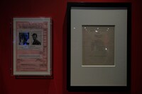 「DAVID BOWIE is」会場の展示物。