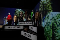 「DAVID BOWIE is」会場の展示物。