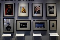 「DAVID BOWIE is」会場の展示物。