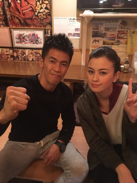 左から武井壮、キンバリー・ライダー。