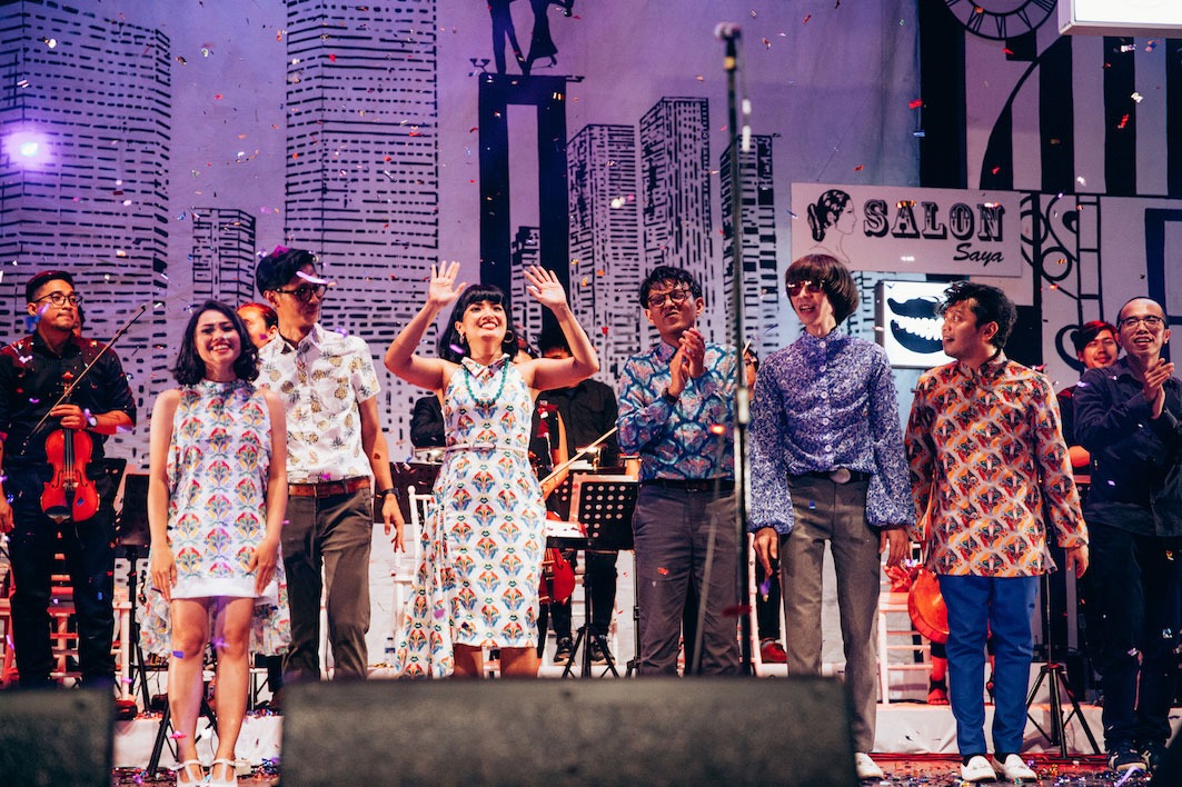 「White Shoes & The Couples Company in Cikini」