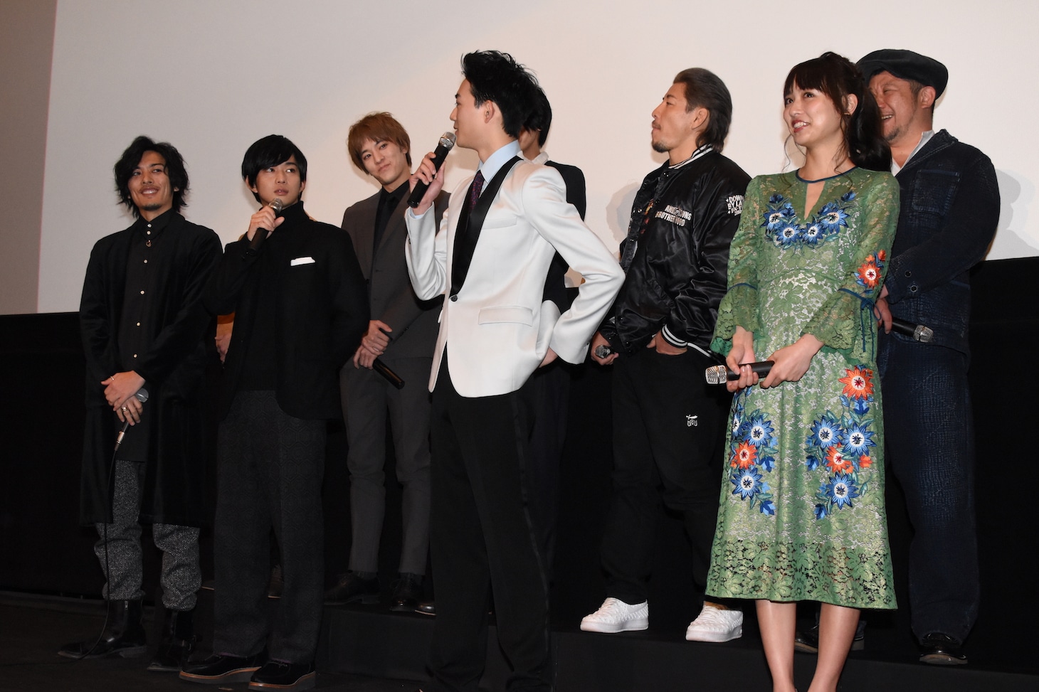 「Bros.マックスマン」初日舞台挨拶の様子。