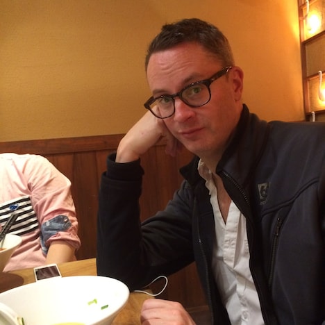 ラーメンを完食したニコラス・ウィンディング・レフン。