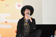 「揺らめく霞！ モモニンジャー!!」と、山谷花純の分まで名乗りを披露する多和田秀弥。