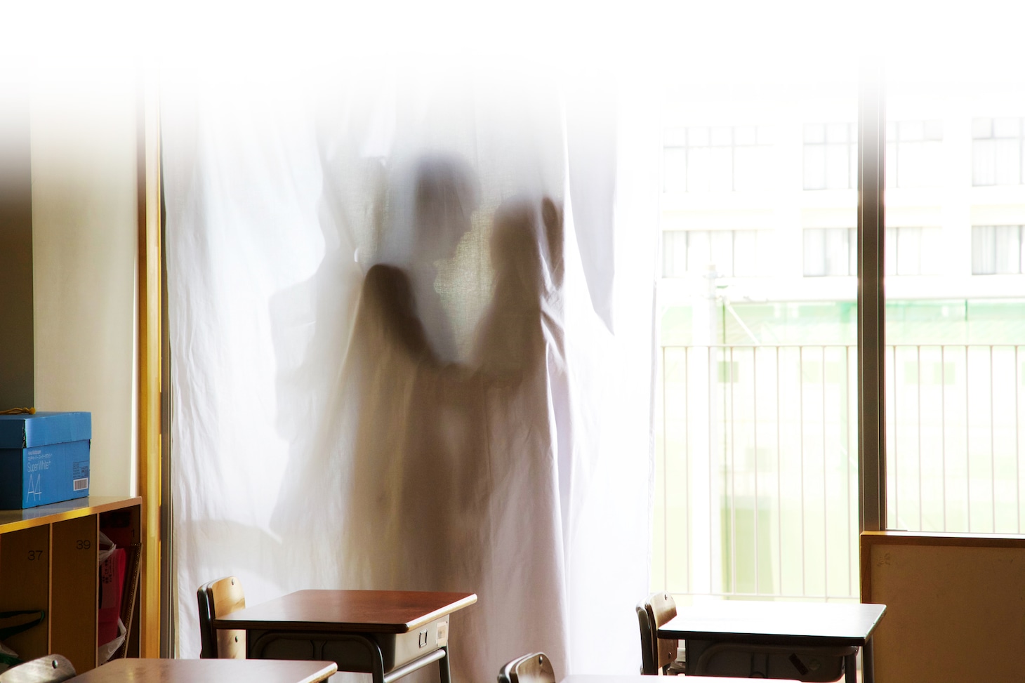 「きょうのキラ君」より、“カーテンの刑”のシーン。