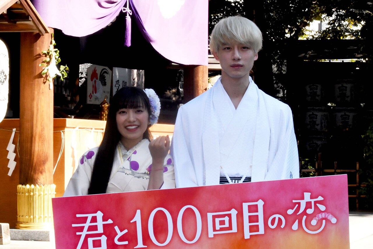 左からmiwa、坂口健太郎。