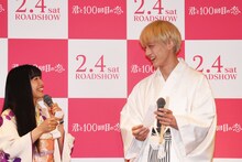 左からmiwa、坂口健太郎。