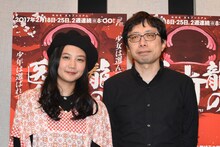 左から清水富美加、鶴巻和哉。