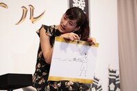 忍者の絵を描いた綾瀬はるか。