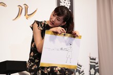 忍者の絵を描いた綾瀬はるか。