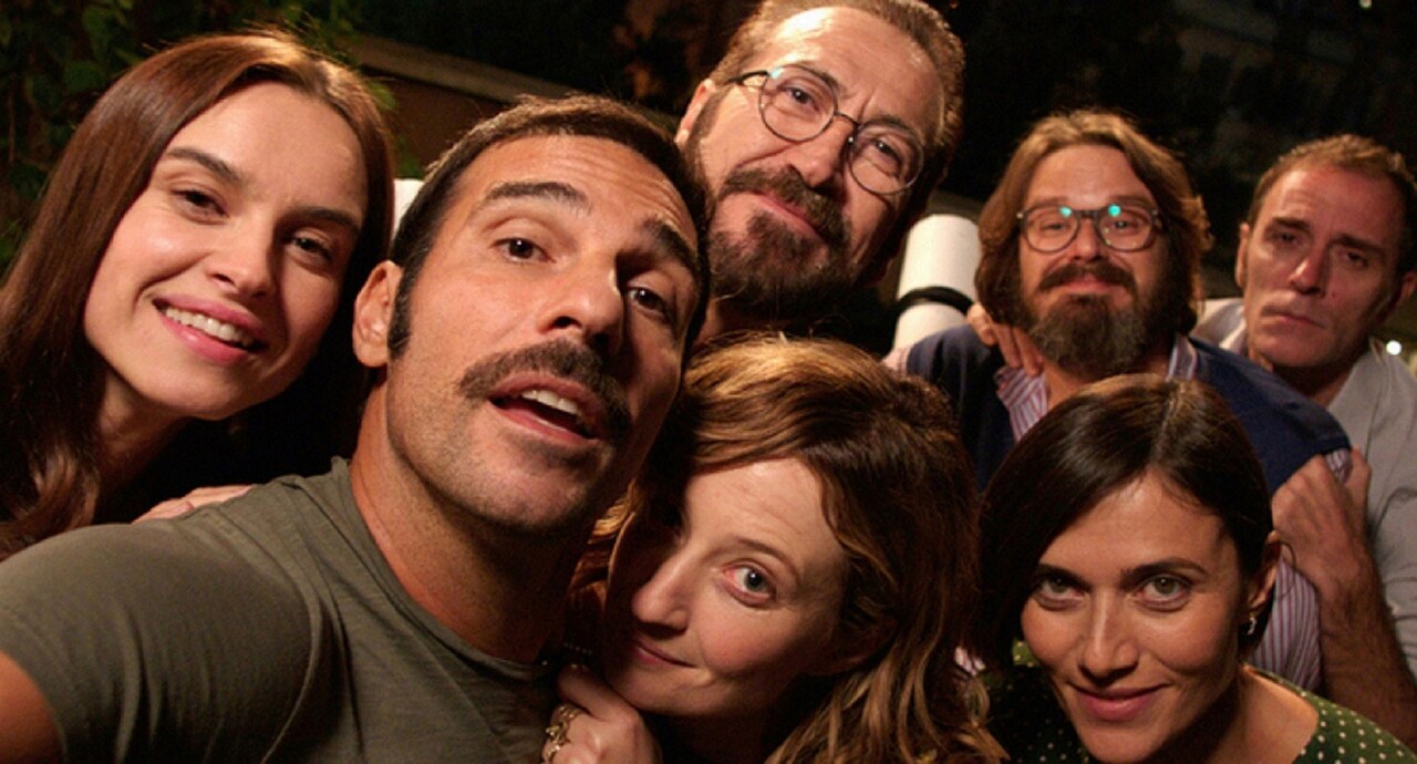 夫婦たちがスマホの履歴を見せ合い修羅場に、「おとなの事情」予告公開