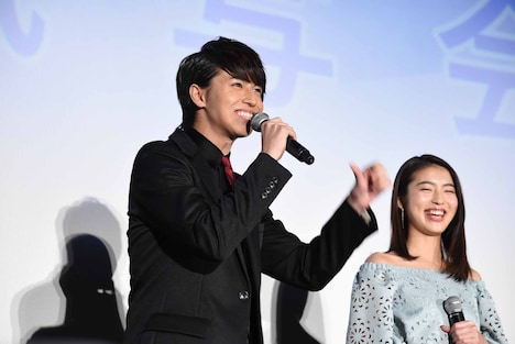 「タカシやで！」と挨拶する松尾太陽。