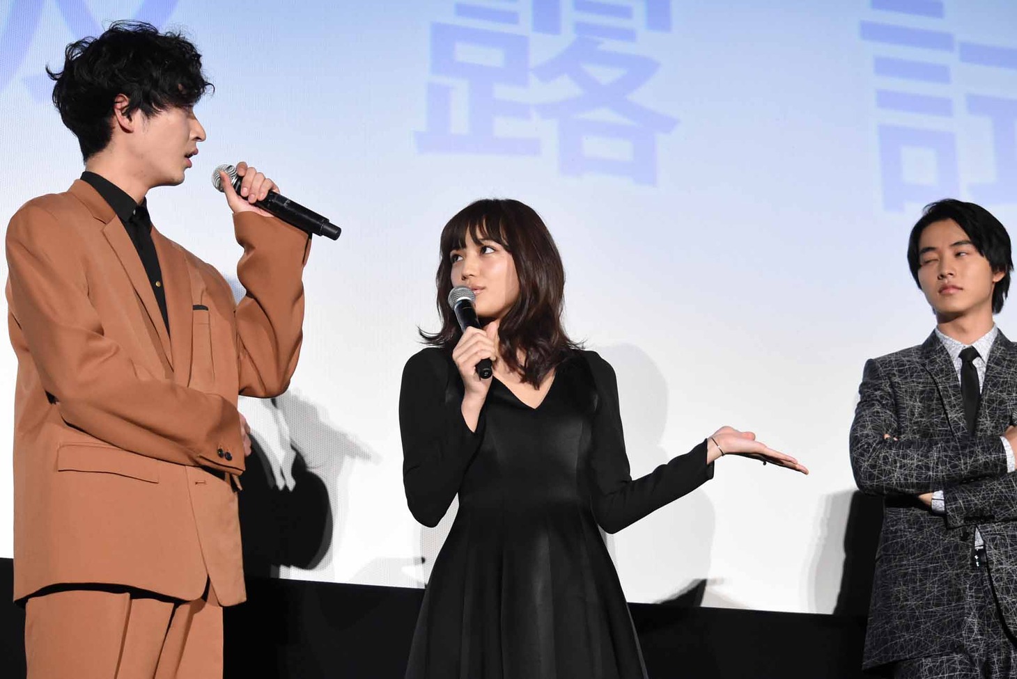 「一週間フレンズ。」完成披露舞台挨拶の様子。