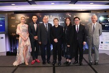 第11回アジア・フィルム・アワード記者会見の様子。中央が審査委員長のジャ・ジャンクー。(c)Asian Film Awards.