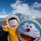 ドラえもん&のび太が南極に上陸!ペンギンたちと記念撮影