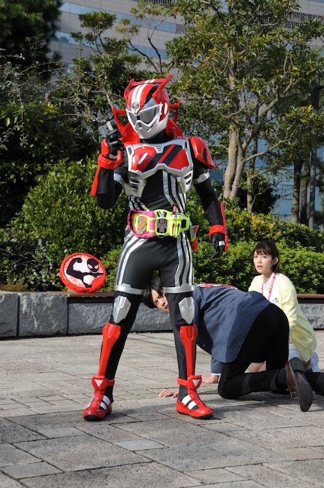 「仮面ライダーゲンム PART.I『レジェンドライダー・ステージ』」より。(c)石森プロ・テレビ朝日・ADK・東映(c)BANDAI NAMCO Entertainment Inc.