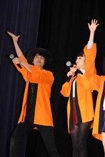 左から多和田秀弥、山谷花純。