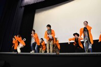 「レッツ！ジュウオウダンス」披露の様子。