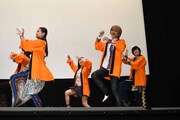 「レッツ！ジュウオウダンス」披露の様子。