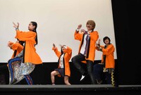 「レッツ！ジュウオウダンス」披露の様子。