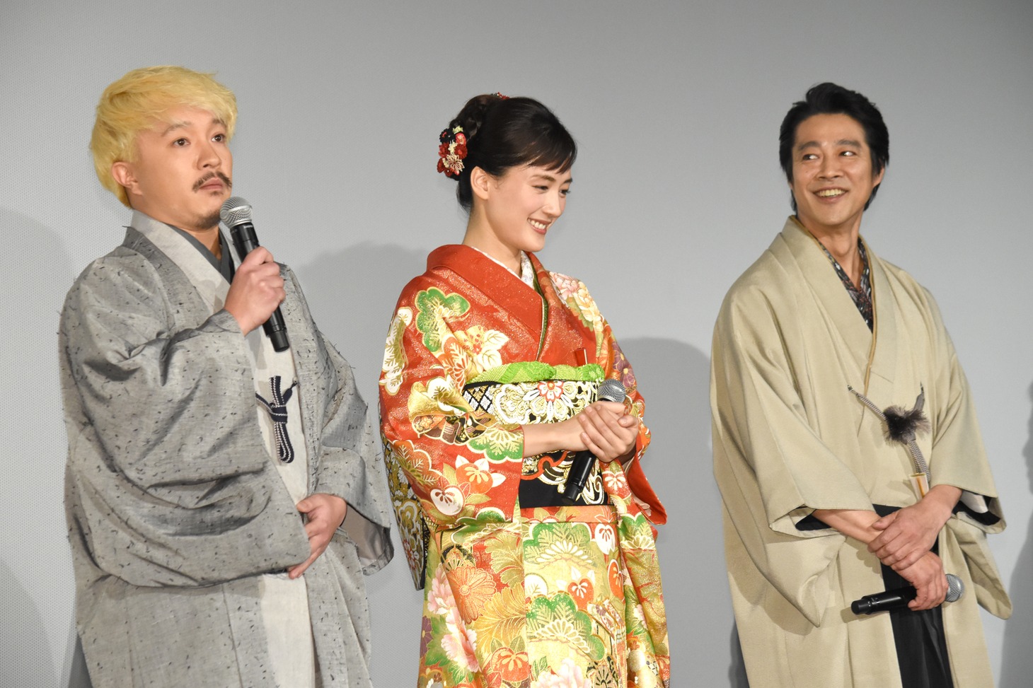 「本能寺ホテル」初日舞台挨拶の様子。