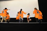 「レッツ！ジュウオウダンス」披露の様子。