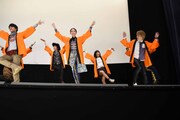 「レッツ！ジュウオウダンス」披露の様子。