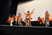 「レッツ！ジュウオウダンス」披露の様子。
