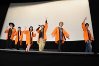 ステージをあとにするニンニンジャー。