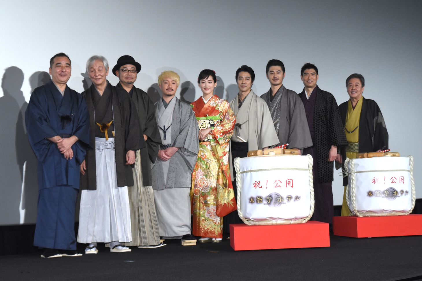 「本能寺ホテル」初日舞台挨拶の様子。