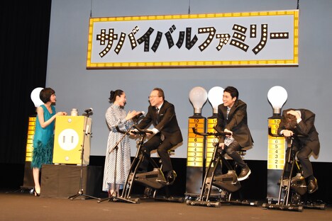 「サバイバルファミリー」完成披露舞台挨拶の様子。