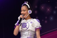 テレビシリーズ「アイドル×戦士 ミラクルちゅーんず！」神咲マイ役の足立涼夏。