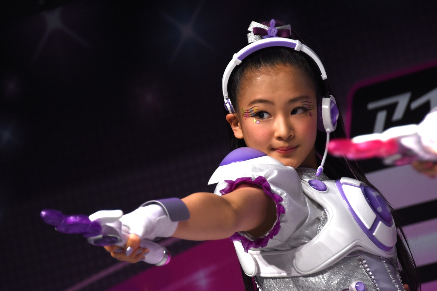 テレビシリーズ「アイドル×戦士 ミラクルちゅーんず！」神咲マイ役の足立涼夏。