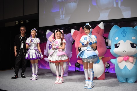 左から三池崇史、足立涼夏、内田亜紗香、小田柚葉。