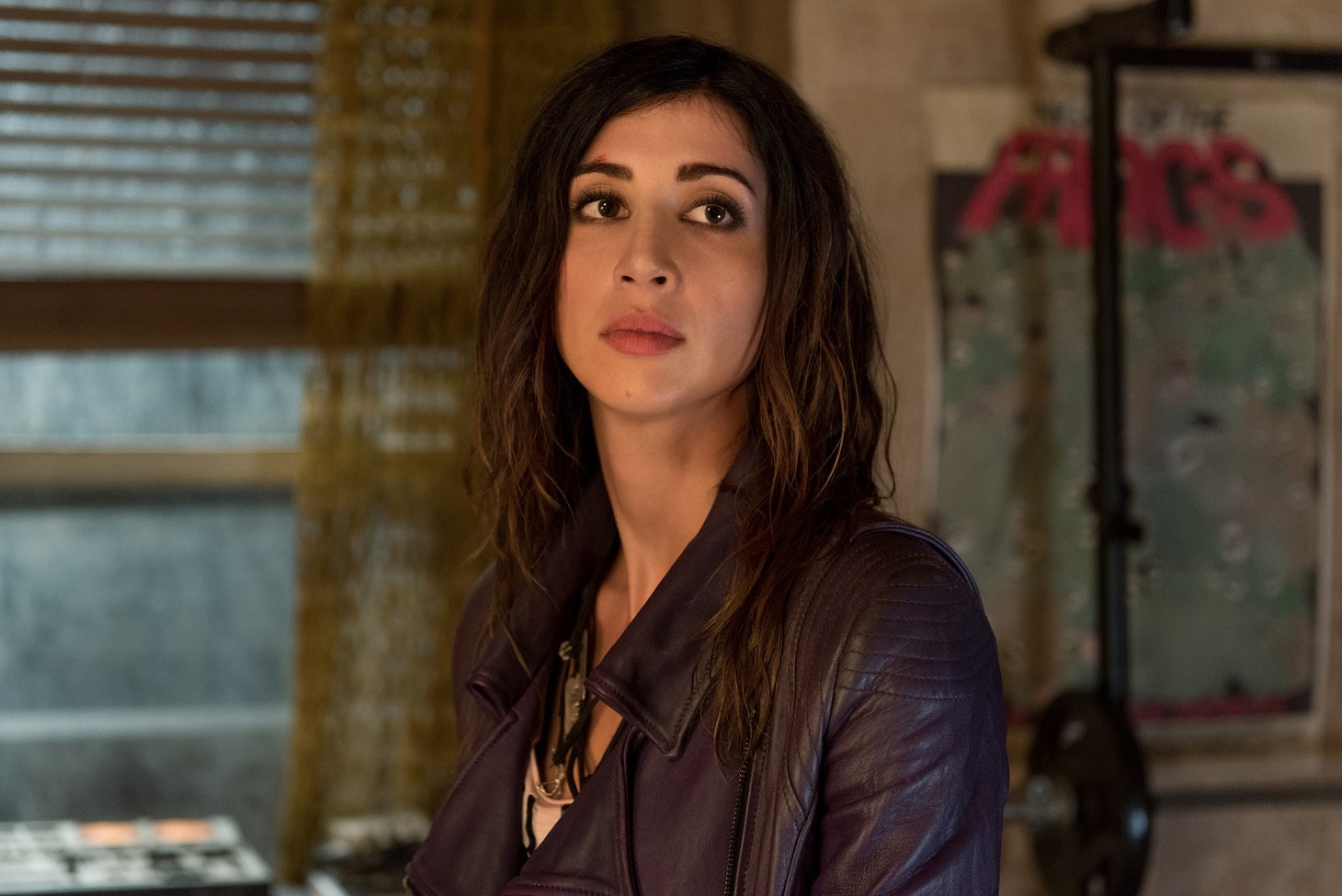 ダナ・デロレンゾ演じるケリー。