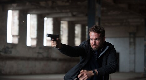 「クリミナル 2人の記憶を持つ男」新場面写真