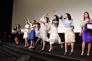 劇場版「咲-Saki-」完成披露上映会にて行われた牌投げの様子。