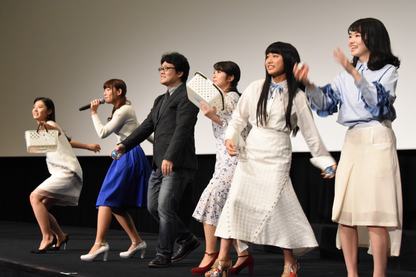 劇場版「咲-Saki-」完成披露上映会にて行われた牌投げの様子。