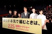 「彼らが本気で編むときは、」完成披露試写会にて、左から荻上直子、田中美佐子、柿原りんか、桐谷健太、ミムラ、門脇麦。