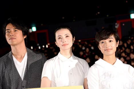 「彼らが本気で編むときは、」完成披露試写会にて、左から桐谷健太、ミムラ、門脇麦。