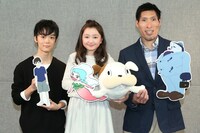 左から下田翔大、谷花音、篠原信一。