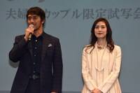 左から阿部寛、天海祐希。