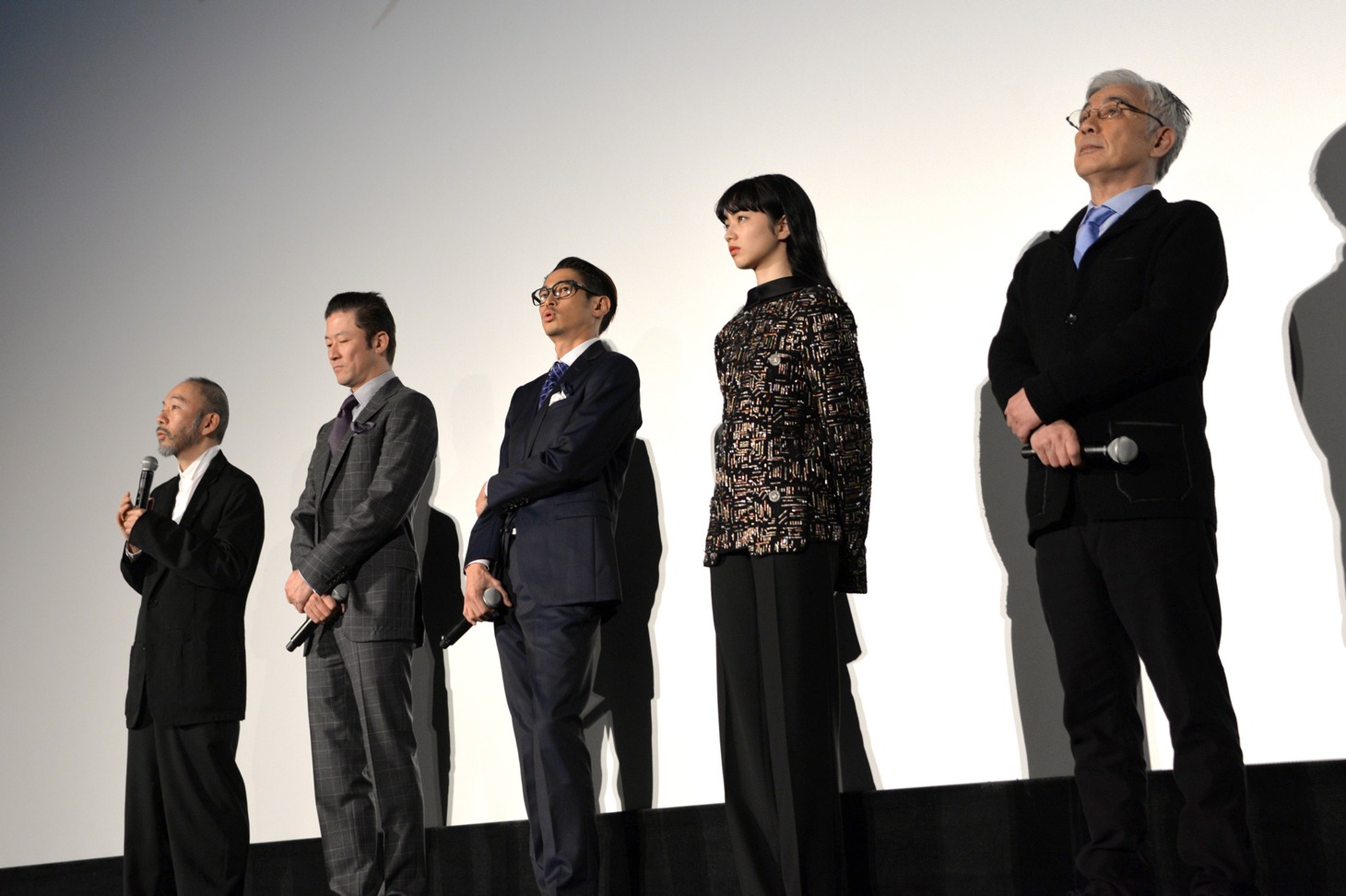 左から塚本晋也、浅野忠信、窪塚洋介、小松菜奈、イッセー尾形。