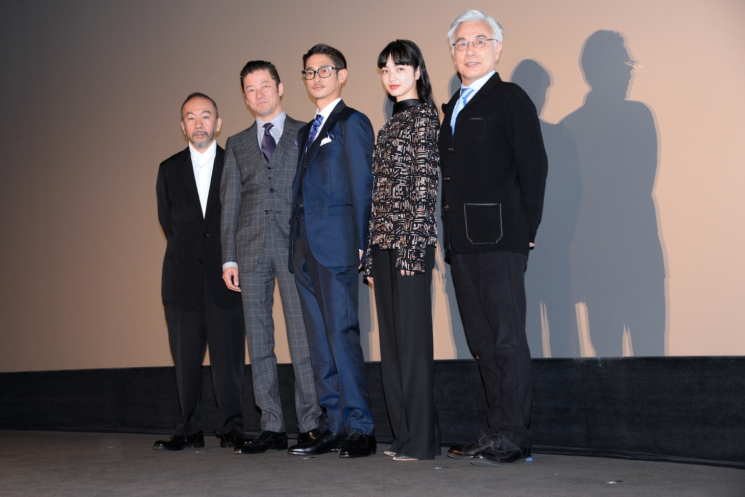「沈黙－サイレンス－」初日舞台挨拶にて、左から塚本晋也、浅野忠信、窪塚洋介、小松菜奈、イッセー尾形。
