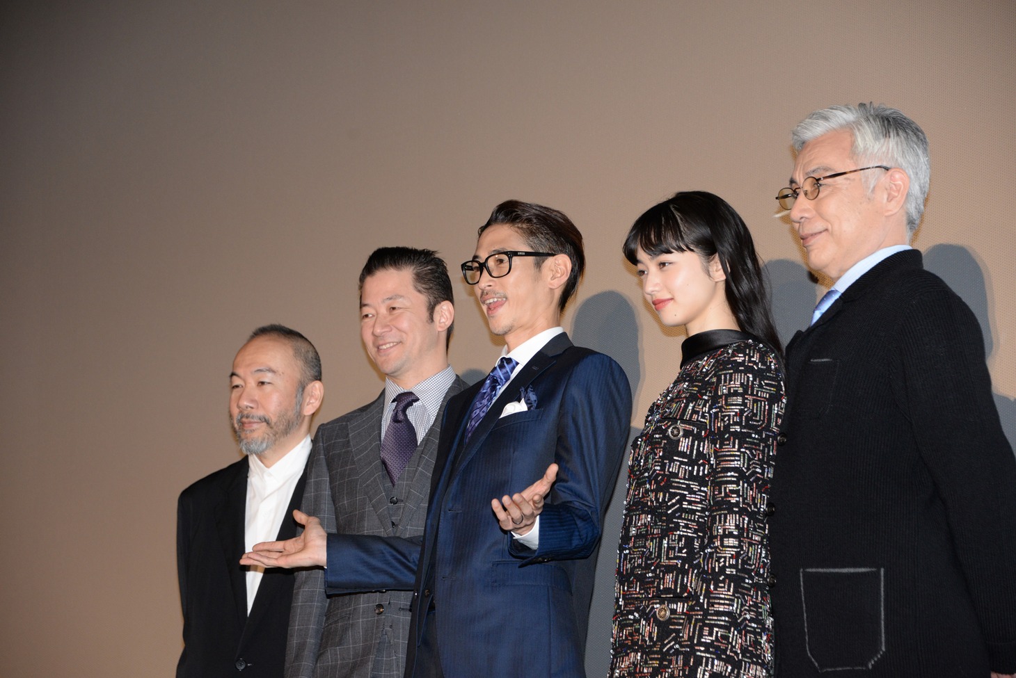 左から塚本晋也、浅野忠信、窪塚洋介、小松菜奈、イッセー尾形。