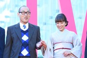 左から山西惇、鈴木杏樹。