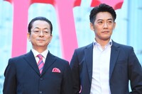 左から水谷豊、反町隆史。