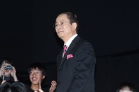 客席を通って登場した水谷豊。