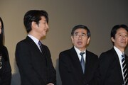 左から及川光博、石坂浩二、川原和久。