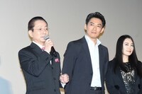 左から水谷豊、反町隆史、仲間由紀恵。